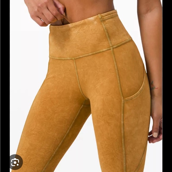 Lululemon Fast and Free High Rise Tight - Picture 2 of 8